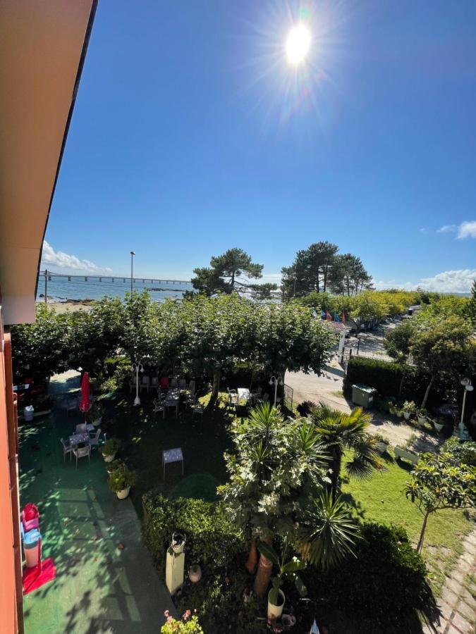 Hostal Restaurante Luz De Luna Vilanova de Arousa Exterior foto