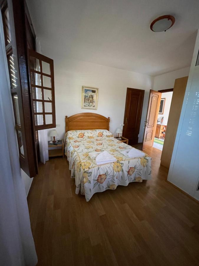 Hostal Restaurante Luz De Luna Vilanova de Arousa Exterior foto