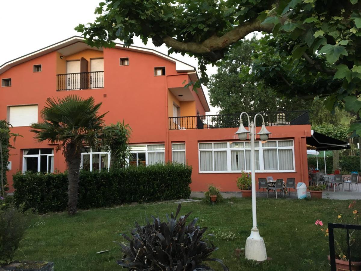 Hostal Restaurante Luz De Luna Vilanova de Arousa Exterior foto